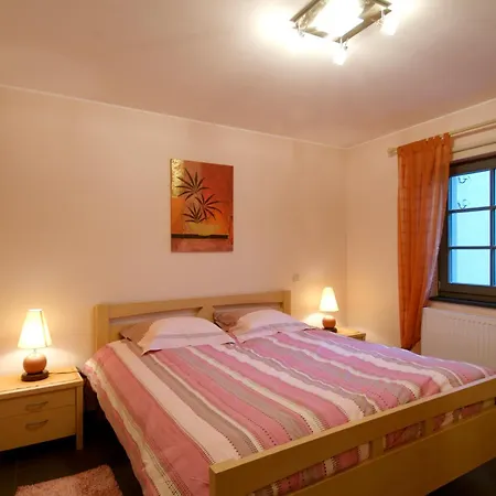 布里斯米伦公寓